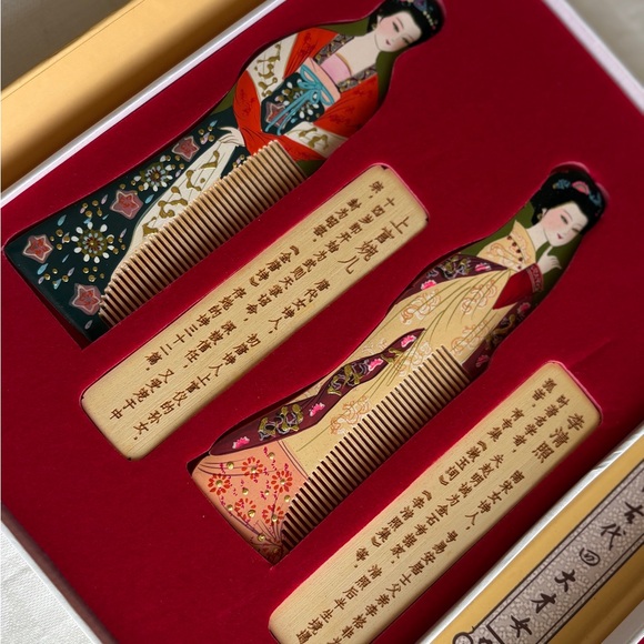 Vintage Hand Painted Princess Comb Set Changzhou China Gift for Mom Daughter - Picture 10 of 10